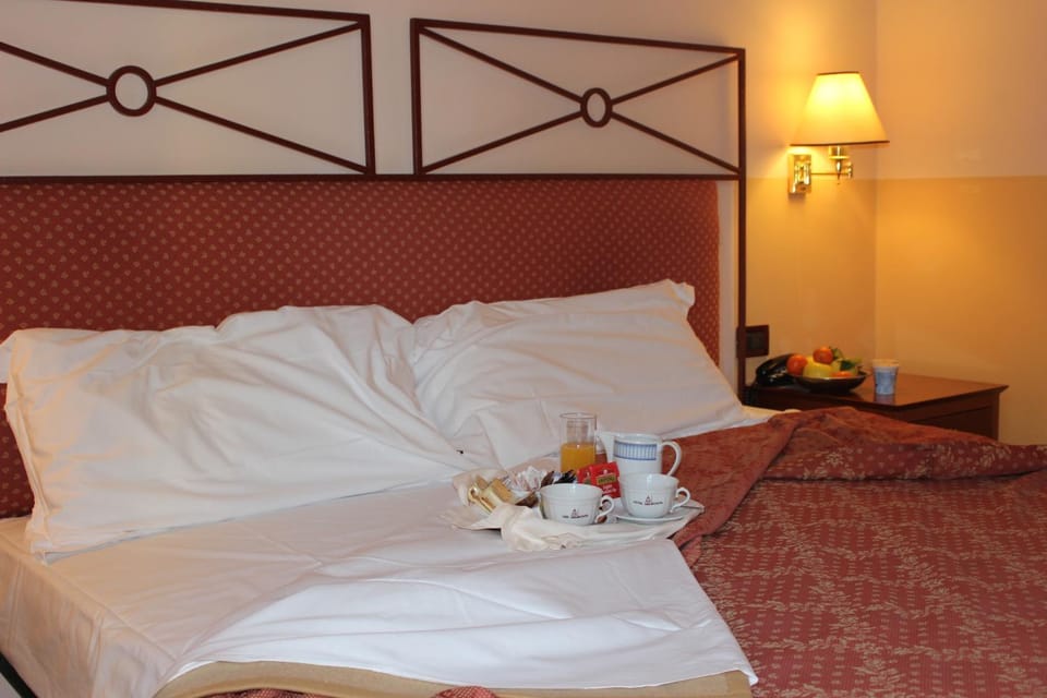 Bed, Bedroom, Breakfast