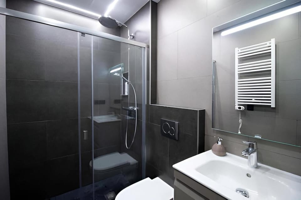 Shower, Toilet, Bathroom