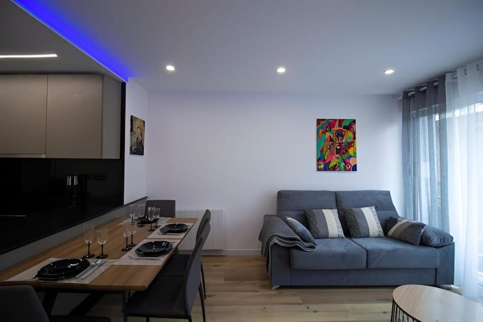 Communal lounge/ TV room, TV and multimedia, Living room, Seating area, Dining area