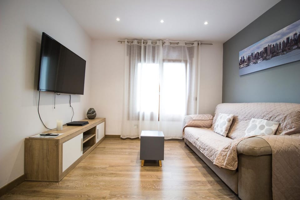 TV and multimedia, Living room, Seating area, Dining area, Evening entertainment
