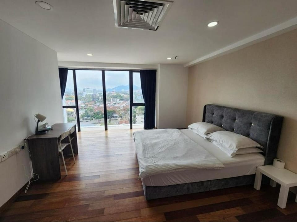 Sunrise Gurney Executive Premium Suite Apartment in George Town