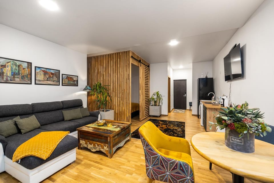 Communal lounge/ TV room, TV and multimedia, Living room, Seating area, Evening entertainment
