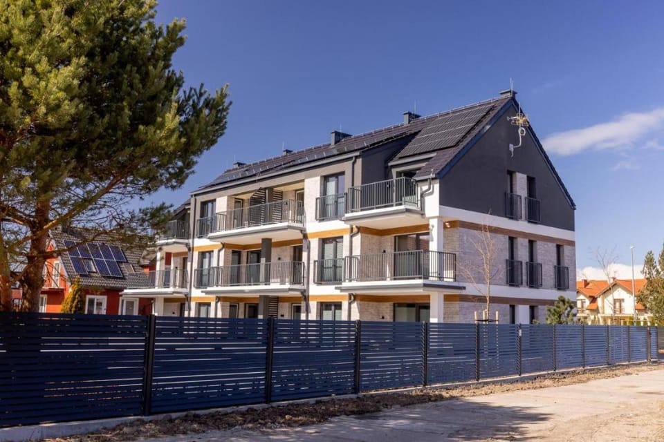 Property building, Day, Neighbourhood, Street view