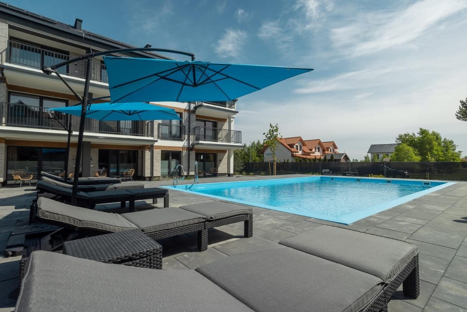 Property building, Day, Pool view, Swimming pool, sunbed