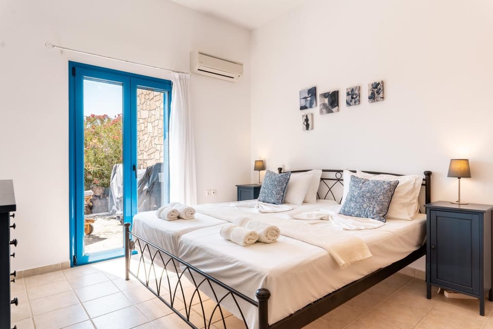 Property building, Living room, Bedroom