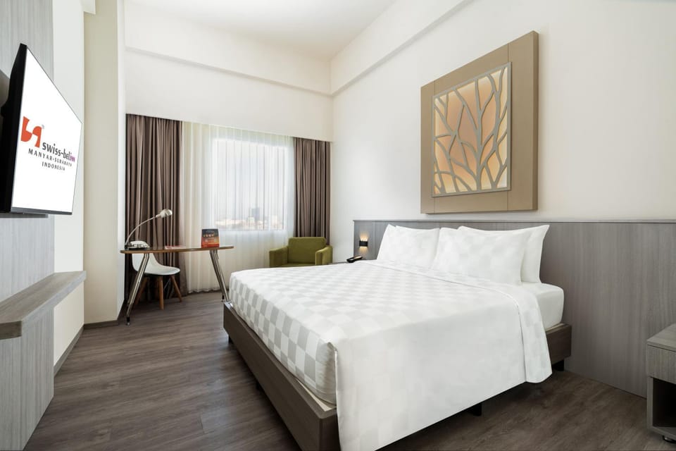 Bed, TV and multimedia, Bedroom