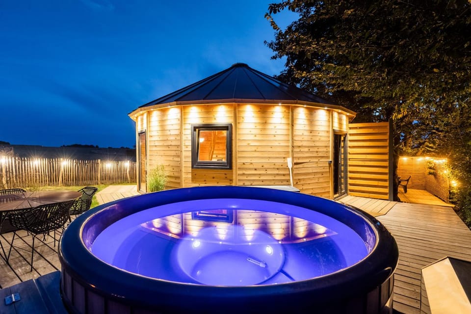 Property building, Spa and wellness centre/facilities