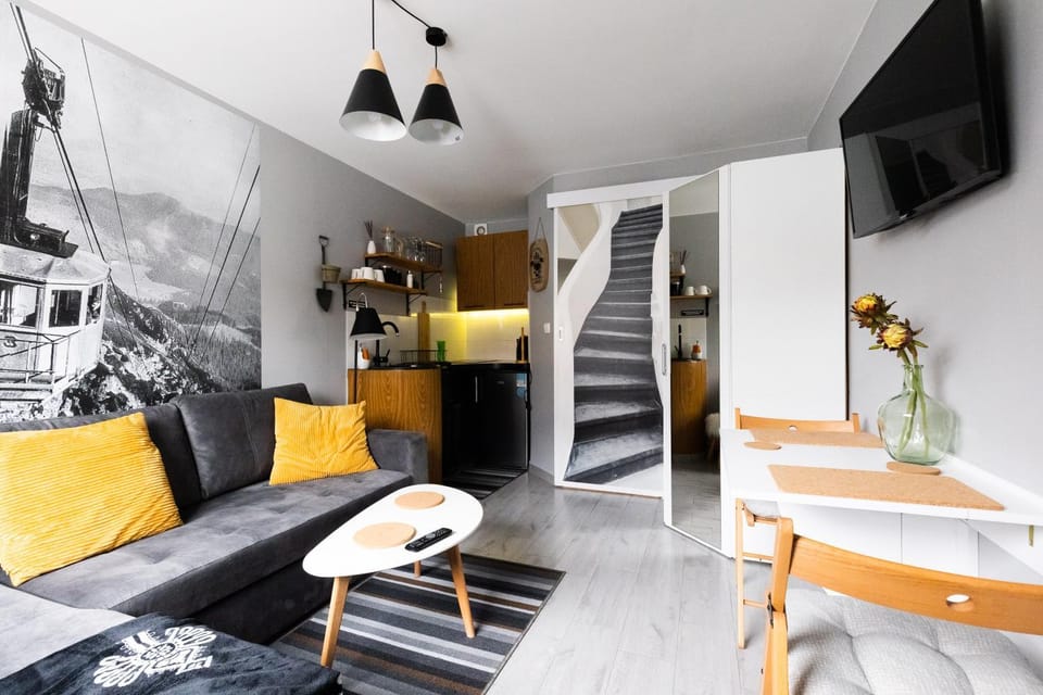 TV and multimedia, Kitchen or kitchenette, Living room, Seating area, Dining area
