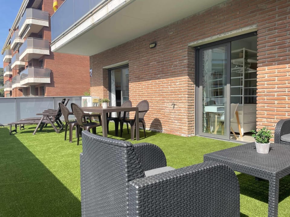 Spring, Day, View (from property/room), Balcony/Terrace, Dining area, Garden view