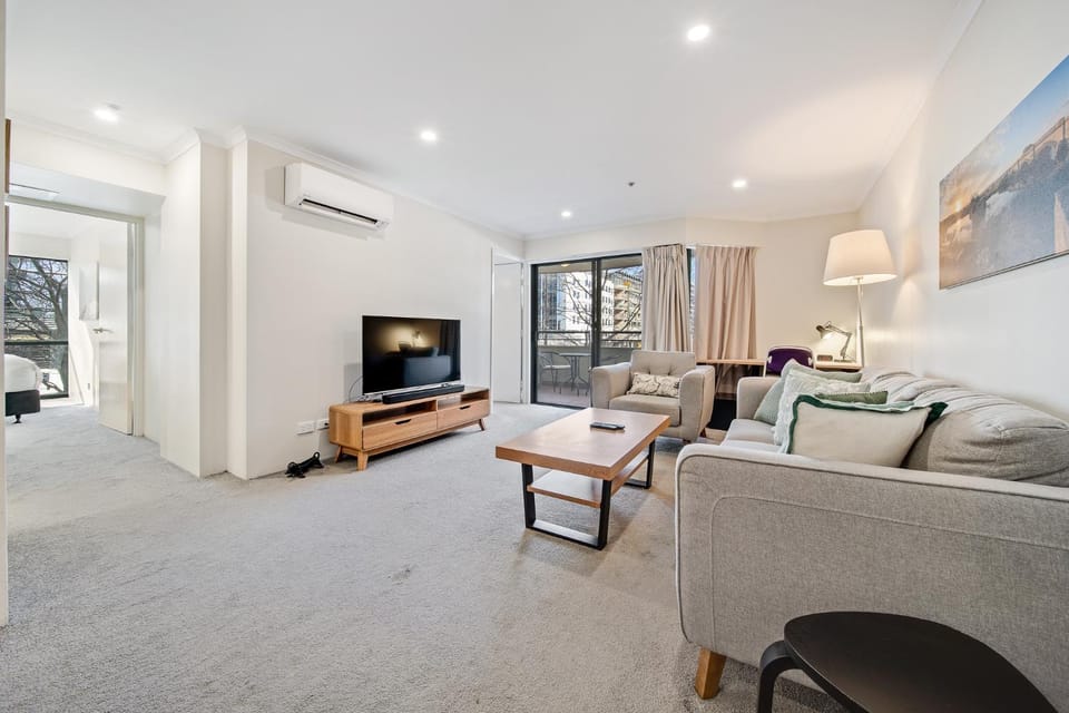 Central 2-bed Apartment with Gym and Spa Apartment in Canberra