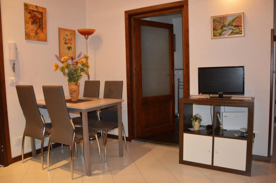TV and multimedia, Living room, Seating area, locker
