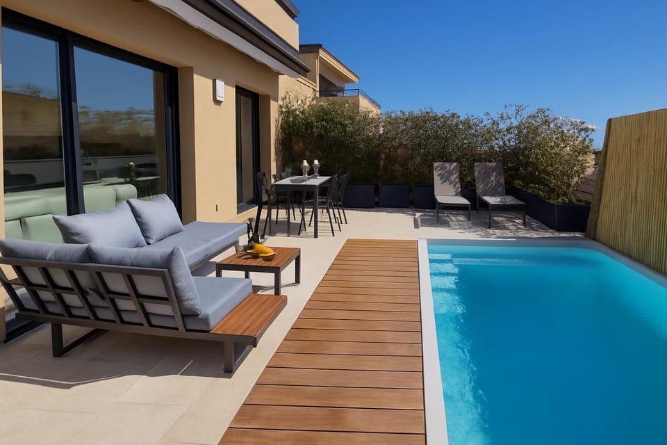 Patio, Balcony/Terrace, Pool view, sunbed