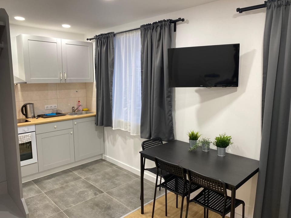 TV and multimedia, Kitchen or kitchenette, Dining area, oven