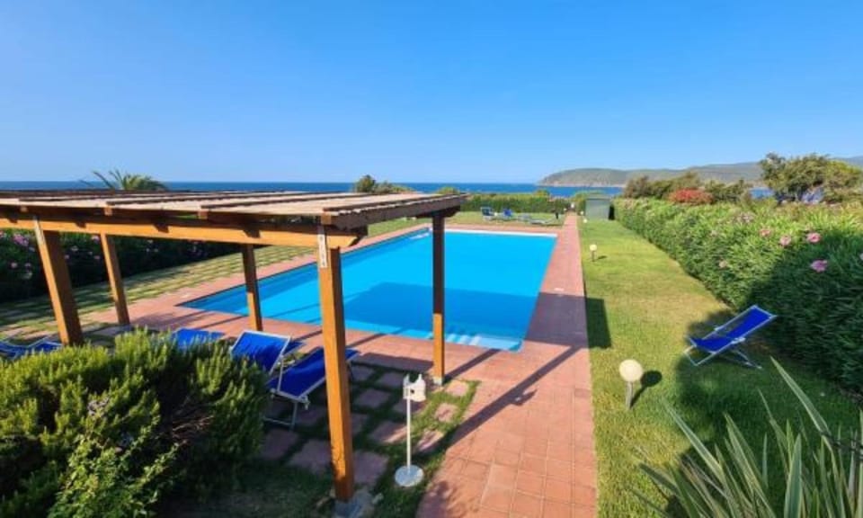 Property building, Balcony/Terrace, Swimming pool