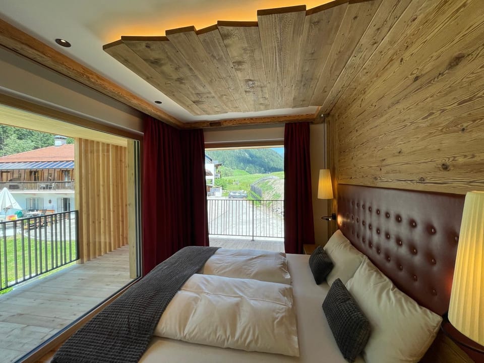 Bed, Balcony/Terrace, Photo of the whole room, Bedroom, Garden view