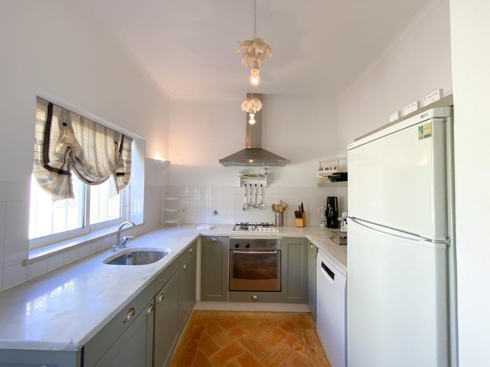 Kitchen or kitchenette, dishwasher, pet friendly, stove