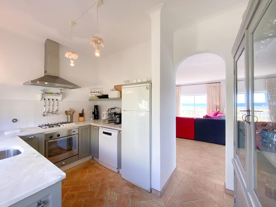 Kitchen or kitchenette, pet friendly, stove