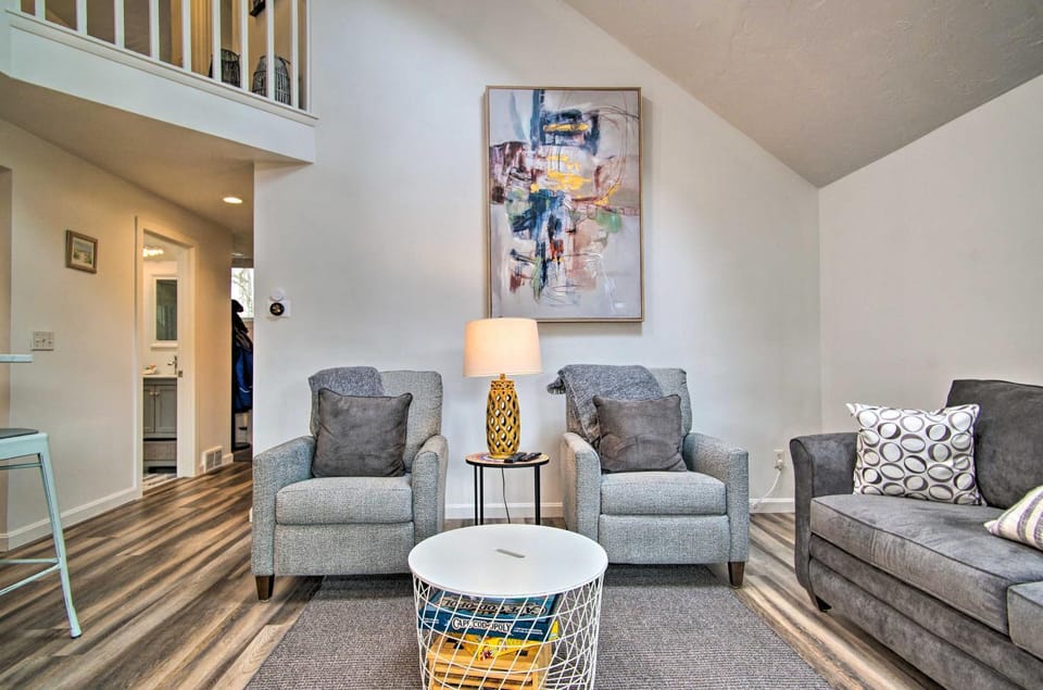 Bright, Coastal Mashpee Condo Near the Commons House in New Seabury