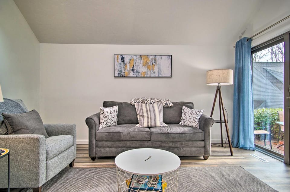 Bright, Coastal Mashpee Condo Near the Commons House in New Seabury