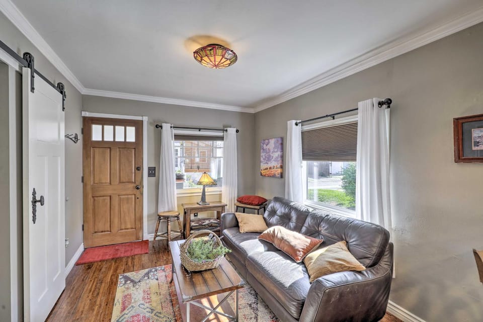 Charming Craftsman Bungalow with Garden & Hot Tub! House in Fullerton