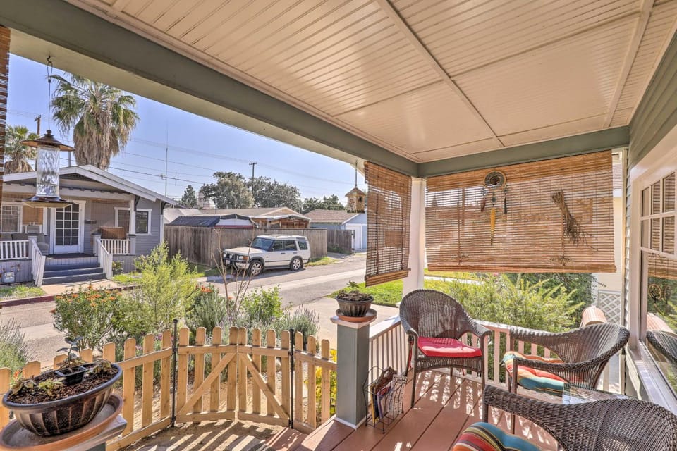 Charming Craftsman Bungalow with Garden & Hot Tub! House in Fullerton