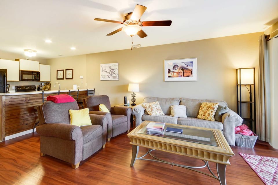 3 Pools! Lake-View Family Condo in Osage Beach House in Osage Beach