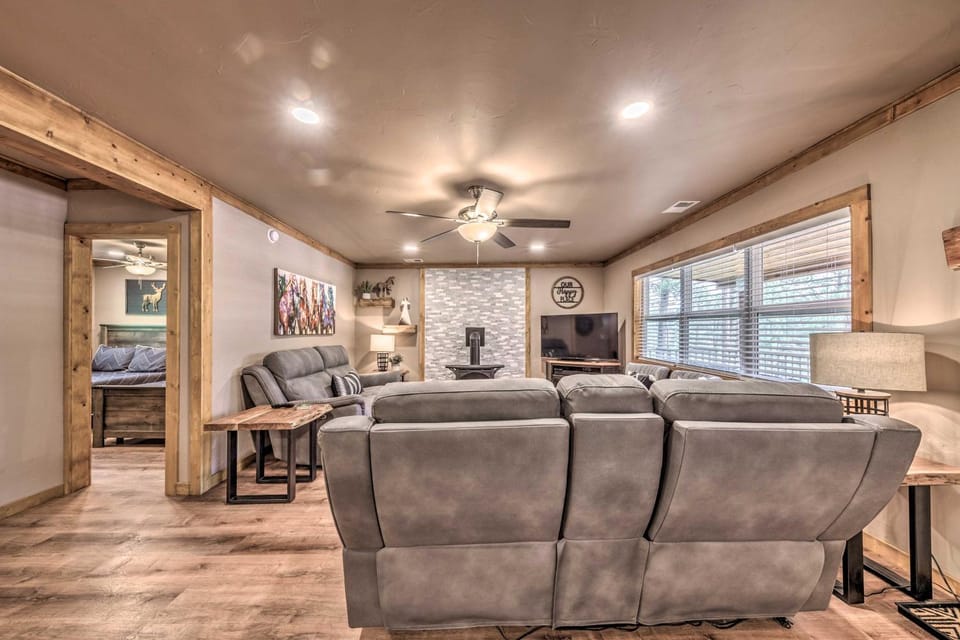 Ruidoso Cabin w/ Patio - Walk to Midtown! Cabin in Ruidoso
