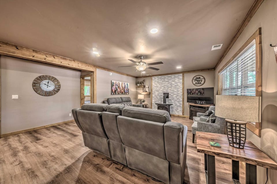 Ruidoso Cabin w/ Patio - Walk to Midtown! Cabin in Ruidoso