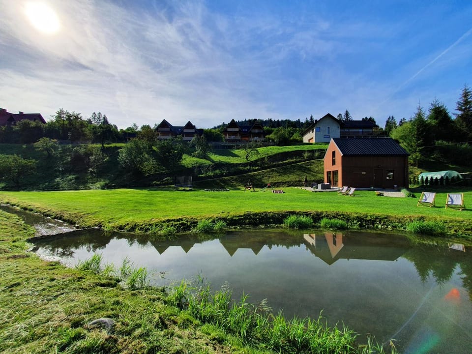 Property building, Spring, Day, Natural landscape, Summer, Children play ground, Garden, View (from property/room), Garden view, Garden view, River view, sunbed