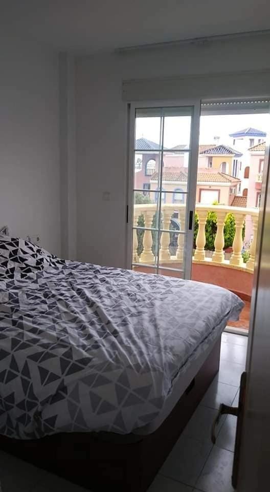 appartement climatisé deux chambres front de mer et piscine Apartment in Torrevieja