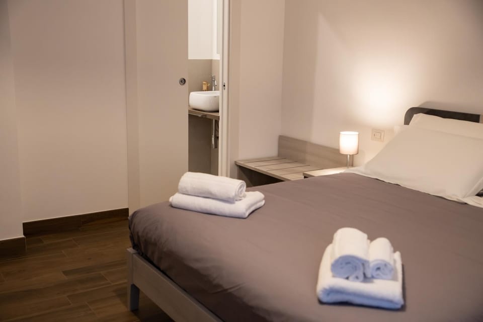 Bed, Bathroom, Photo of the whole room, Bedroom