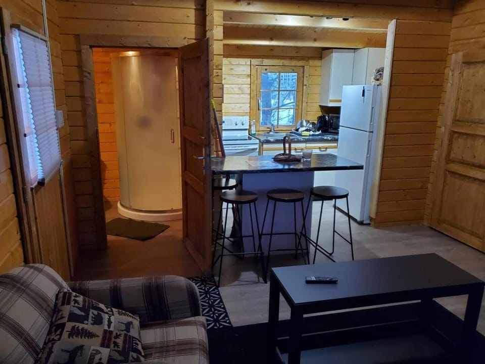 2 bedroom Retreat Cottage on Muskoka Shores House in Seguin
