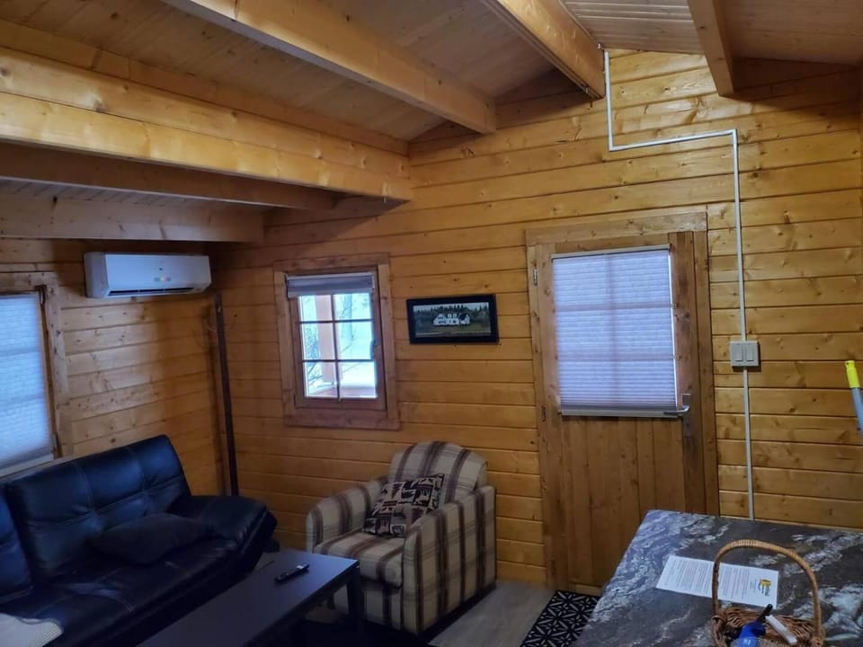 2 bedroom Retreat Cottage on Muskoka Shores House in Seguin