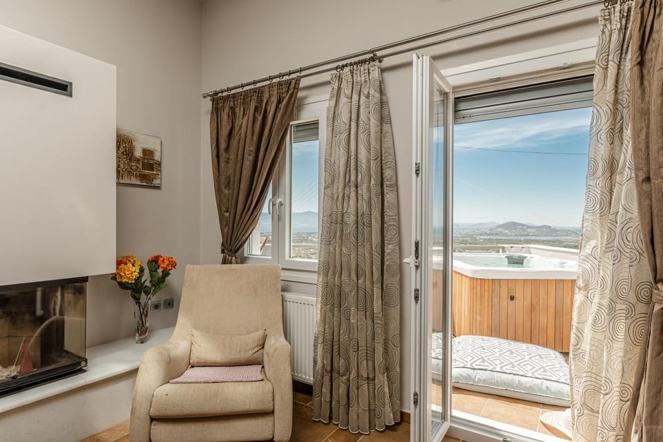 View (from property/room), Living room, Seating area, City view, Landmark view, Mountain view, Sea view