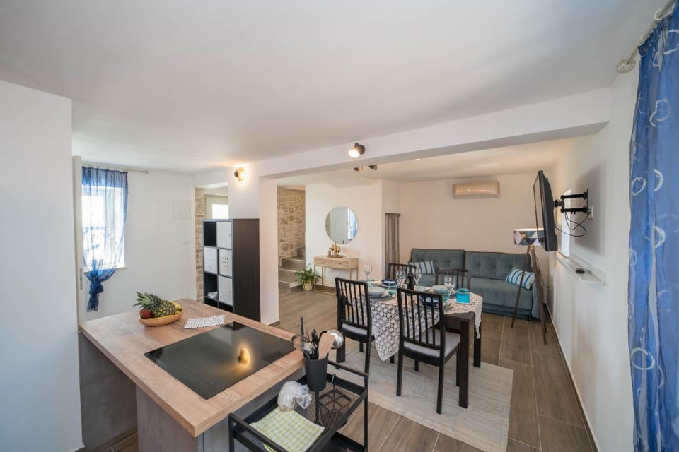 Kitchen or kitchenette, Living room, Dining area