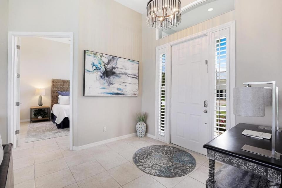 Spectacular waterfront home with pool, spa and dock House in Marco Island