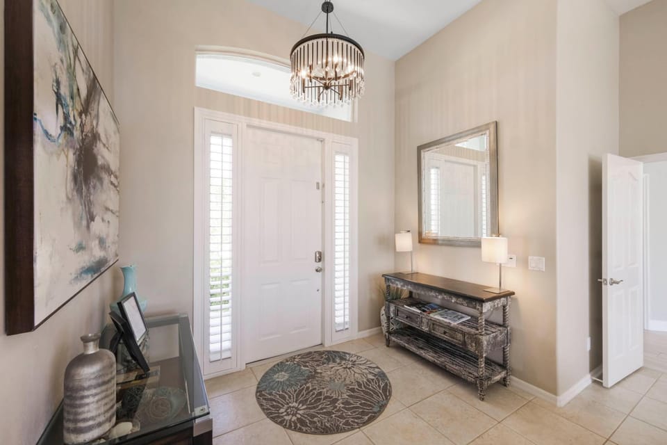Spectacular waterfront home with pool, spa and dock House in Marco Island