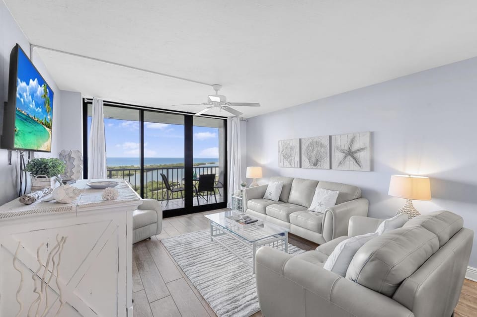 Beachfront condo with views of beach, pool and grill House in Marco Island