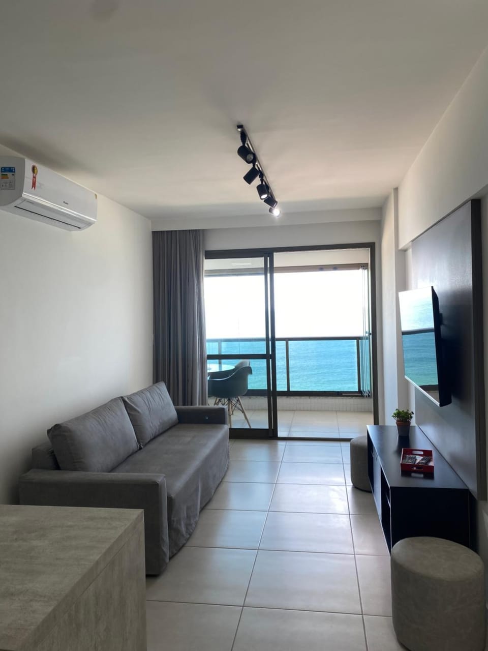 Natural landscape, TV and multimedia, air conditioner