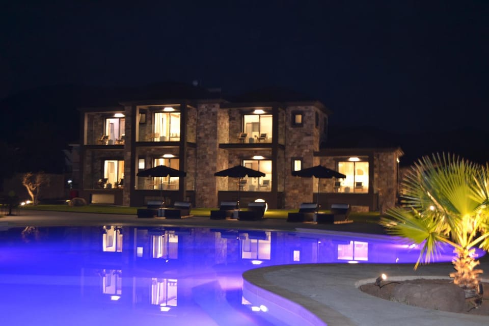 Property building, Swimming pool, Swimming pool