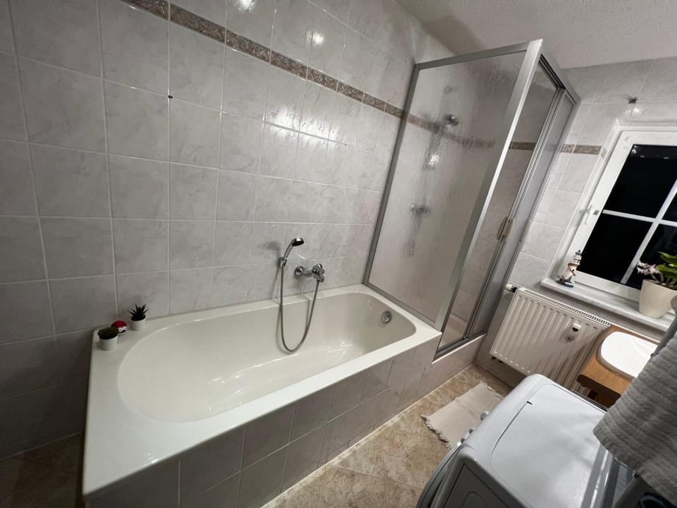 Shower, Bathroom, Bath, towels