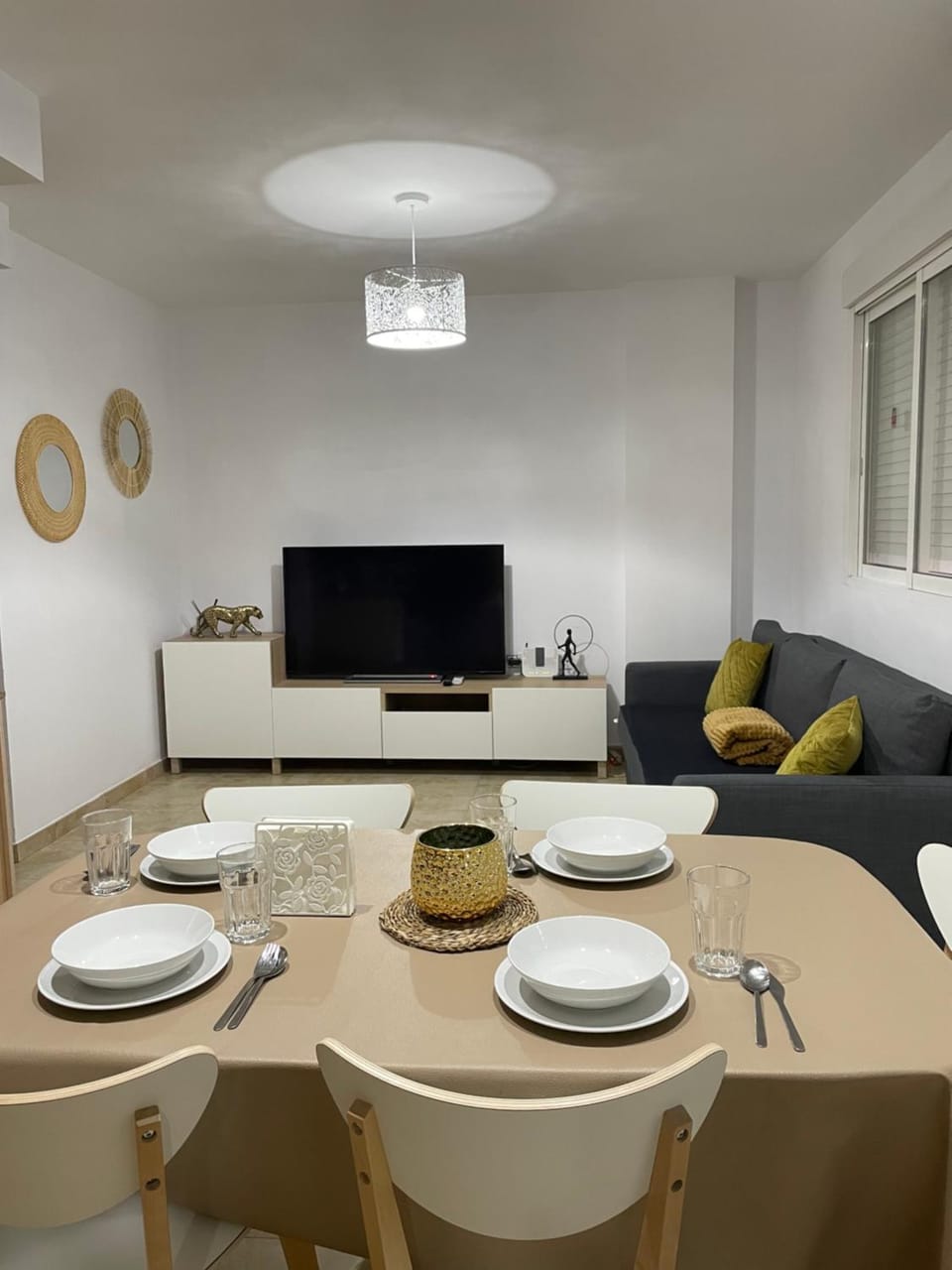 Communal lounge/ TV room, TV and multimedia, Living room, Seating area, Dining area