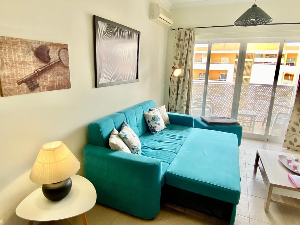 Bed, Living room
