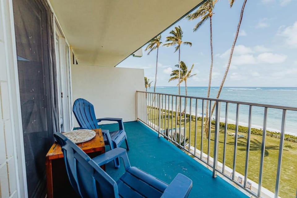 Luxury Beachfront Condo House in Punaluu