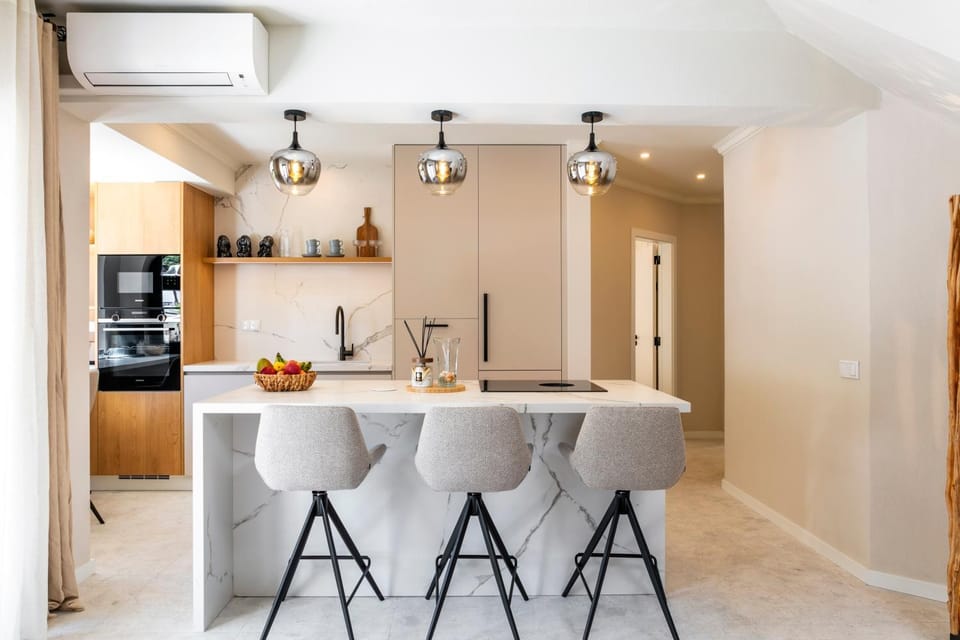 Coffee/tea facilities, dishwasher, microwave, oven, washing machine, kitchen, air conditioner
