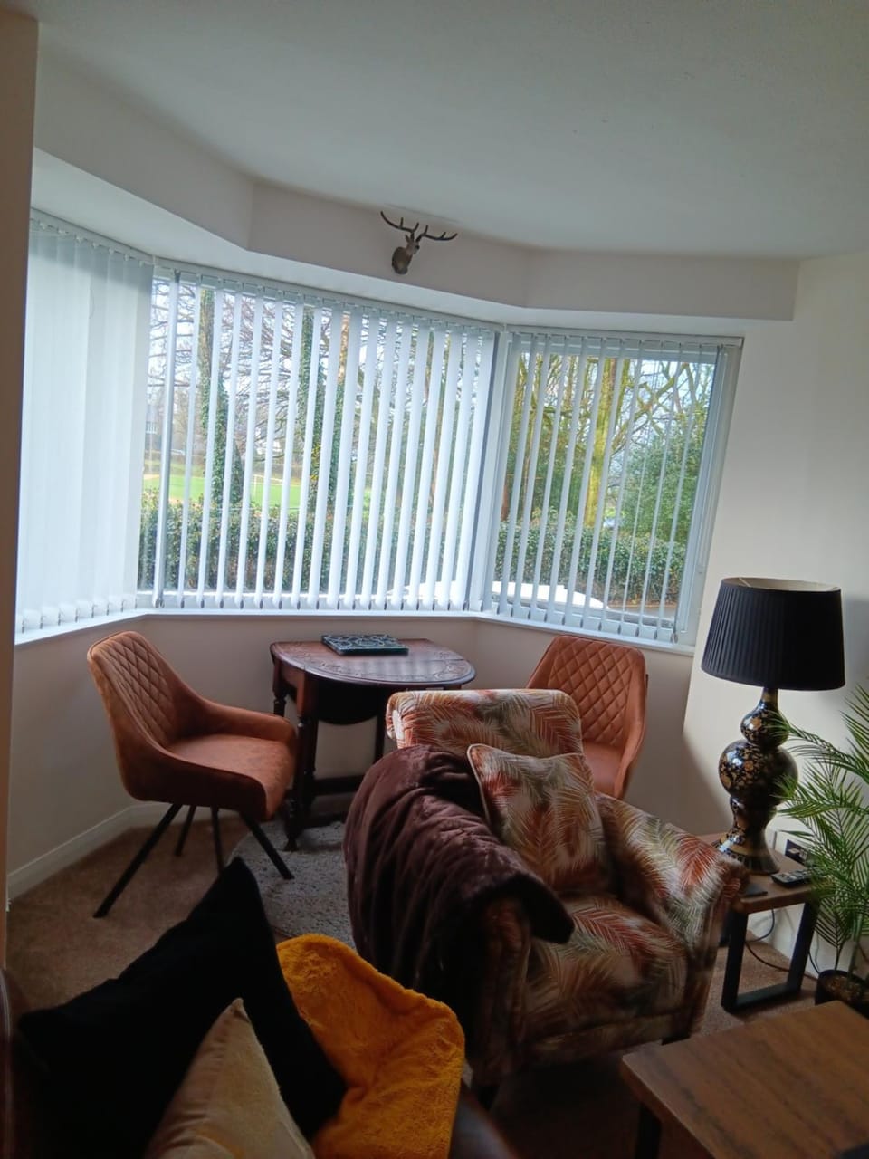 Seating area, Dining area