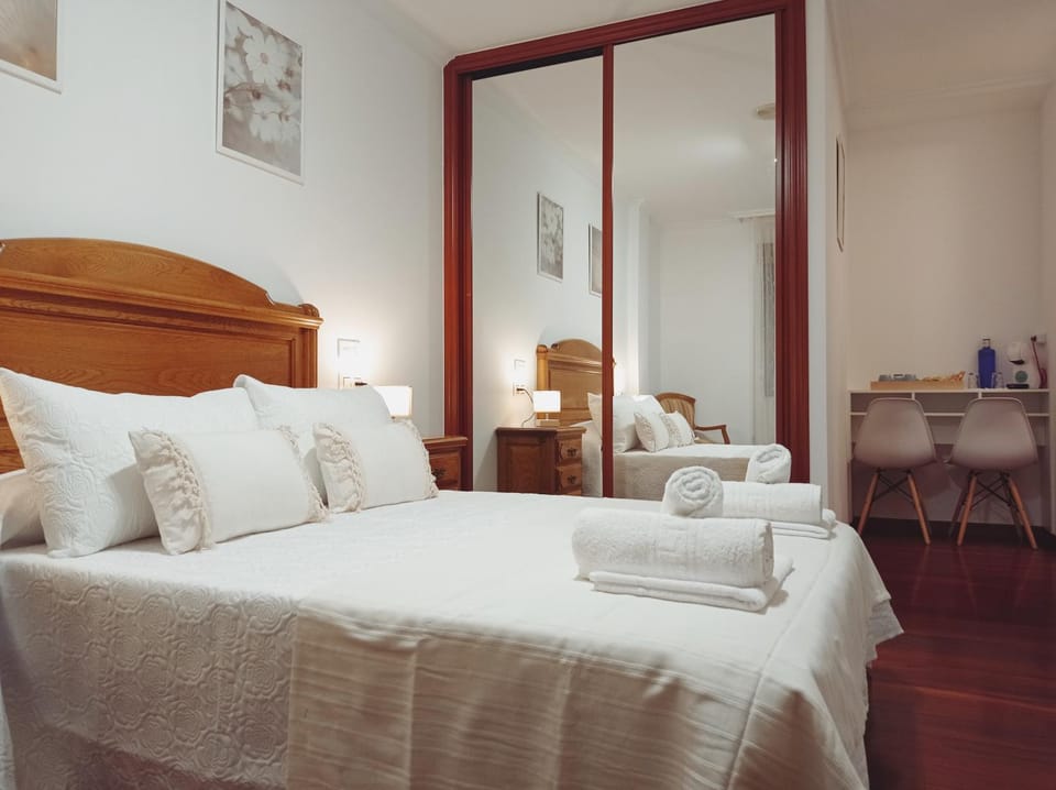 Photo of the whole room, Bedroom