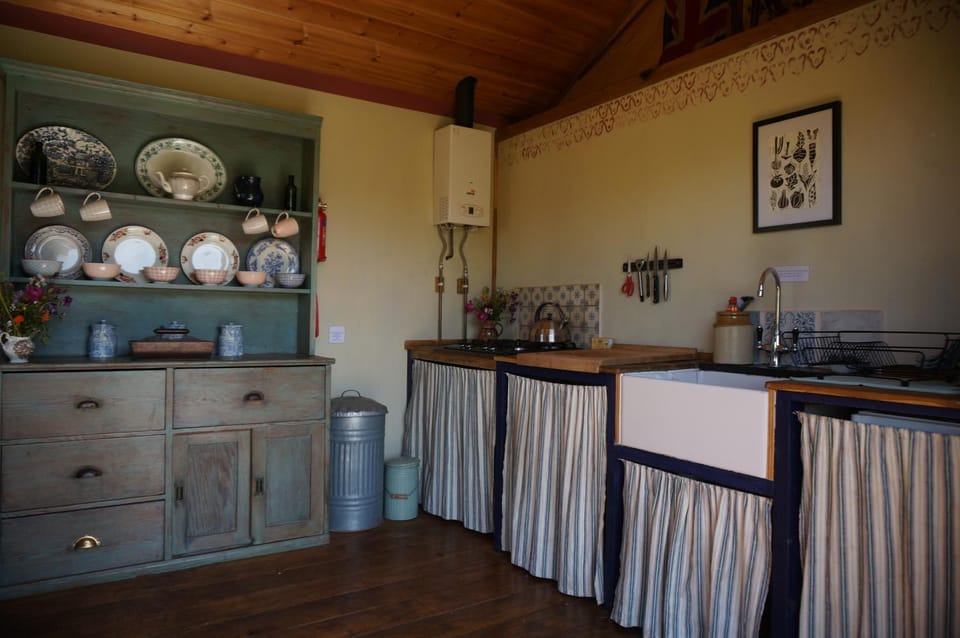 Sky View Shepherd's Huts with Woodburning Hot Tub Chalet in Redruth