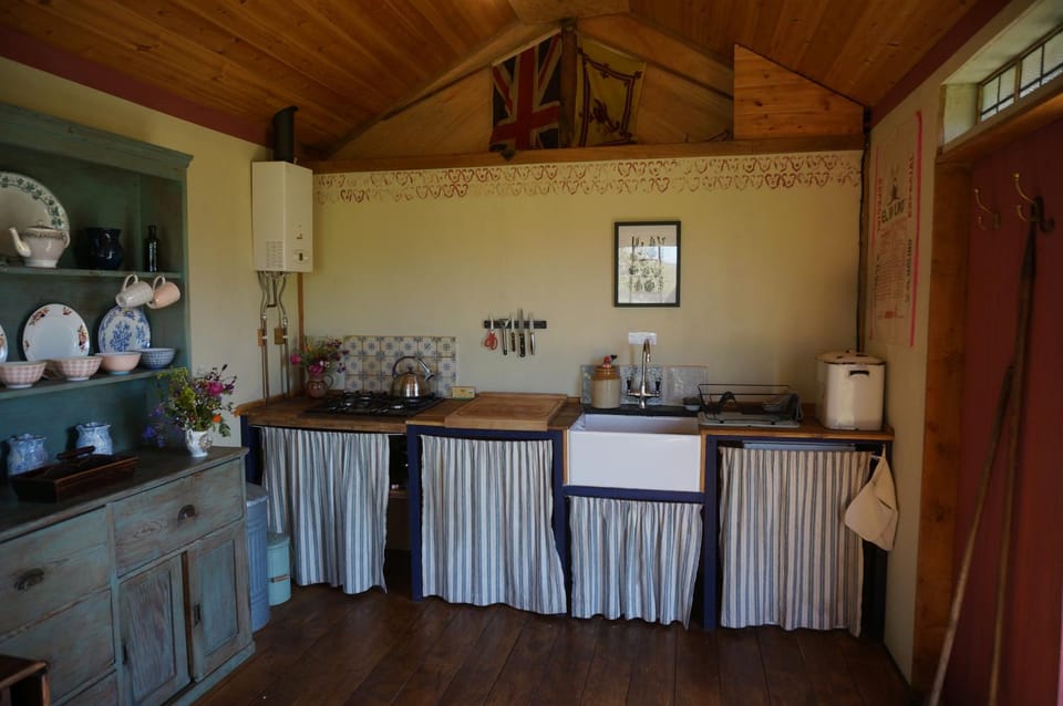 Sky View Shepherd's Huts with Woodburning Hot Tub Chalet in Redruth
