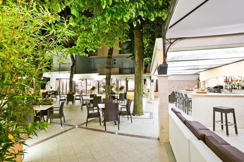 Patio, Garden, Lounge or bar